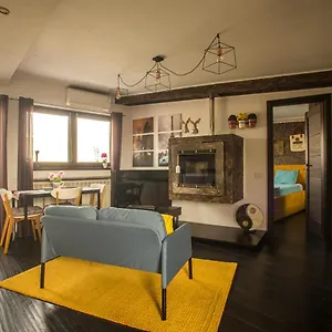 Amo , Bucarest Rumanía